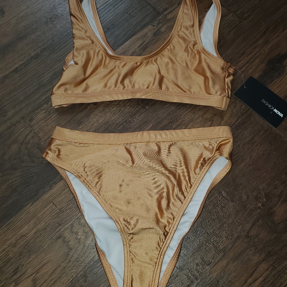 2 piece women's bathingsuit